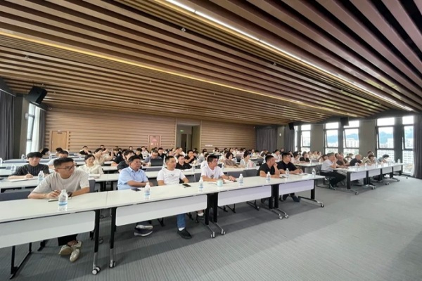 強(qiáng)化公司稅務(wù)、法務(wù)建設(shè) 增強(qiáng)風(fēng)險(xiǎn)防控能力 —浙江中立建設(shè)有限公司開展稅務(wù)和法務(wù)培訓(xùn)會(huì)